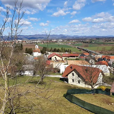 シャレー Gnezdo Vid-ik チャテジ・オプ・サヴィ